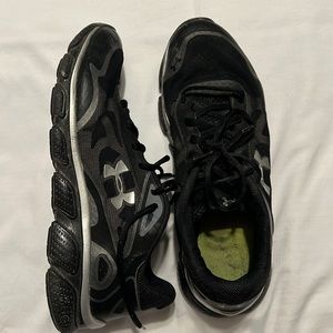Mens Under Armour tennis shoes